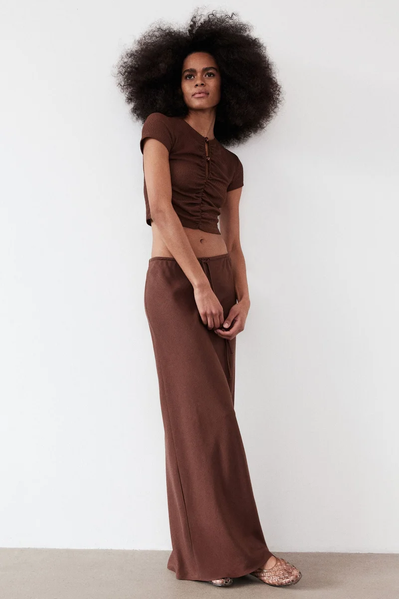 اتش اند ام بلوزة بتفاصيل متجمعة مع الخرز